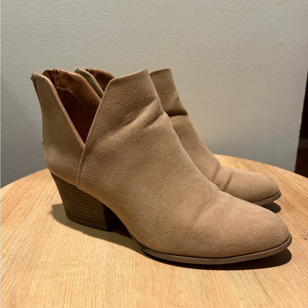 Women’s Beige Size 8 Boots